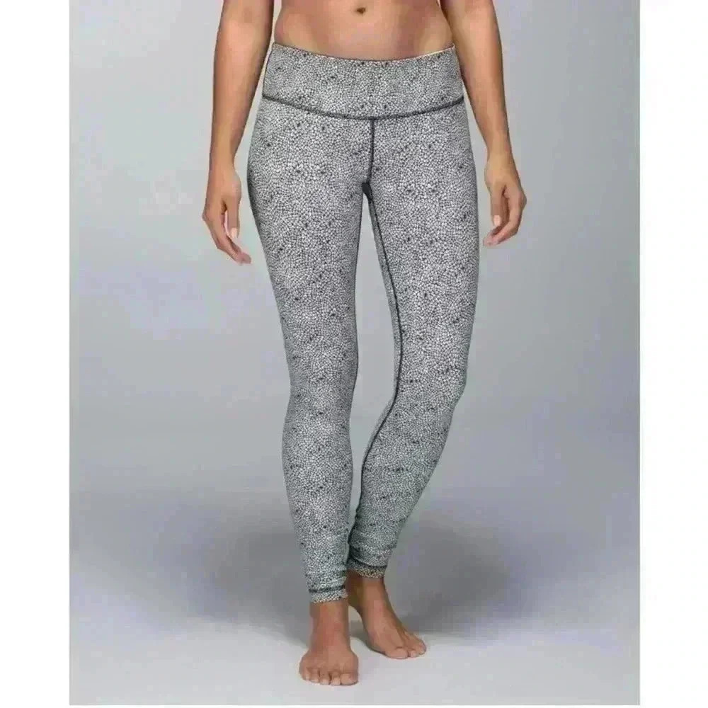 Excellent condition Lululemon Wonder Under Plush Petal Leggings